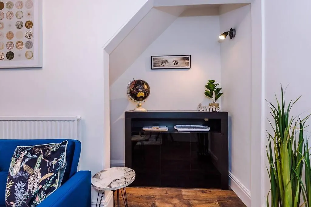 Charming 3 Bed Home In The Garden Quarter, Chester United Kingdom