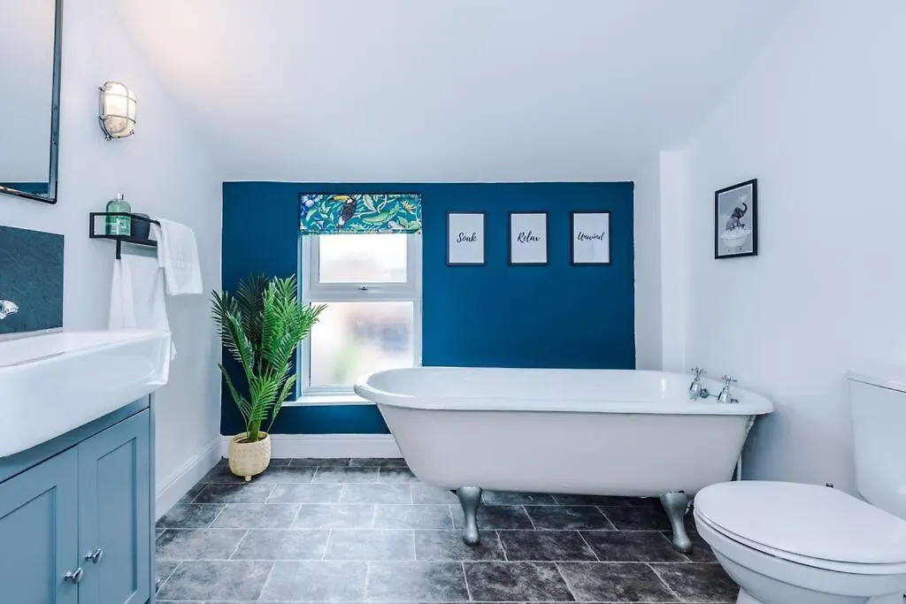 Charming 3 Bed Home In The Garden Quarter, Chester United Kingdom