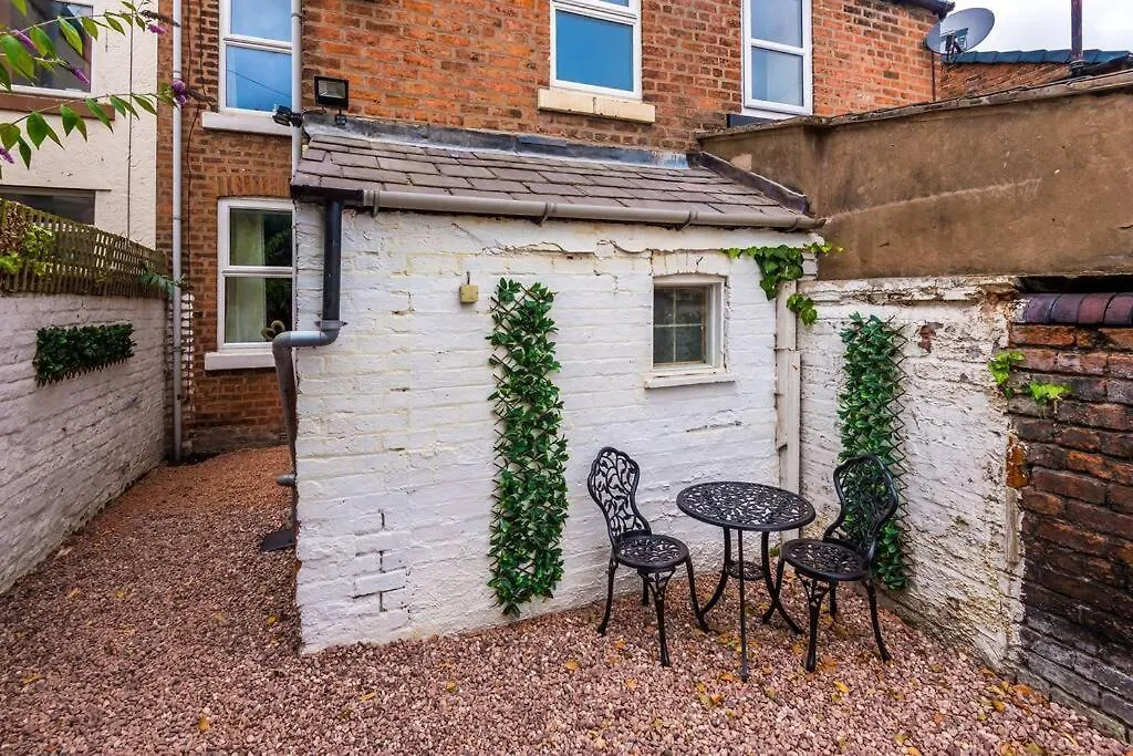 Charming 3 Bed Home In The Garden Quarter, Chester