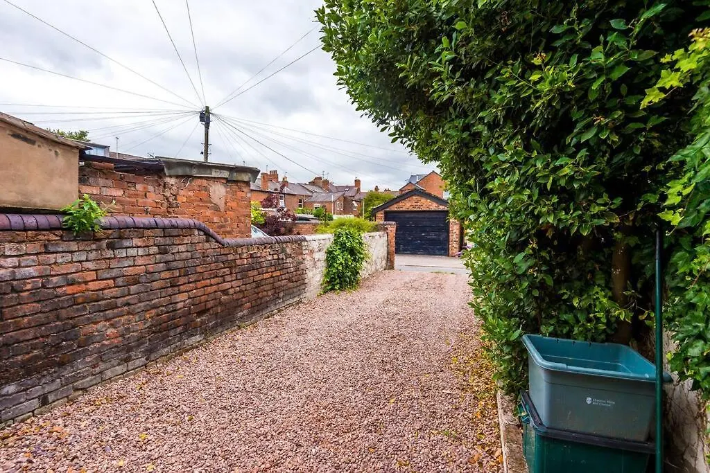 Charming 3 Bed Home In The Garden Quarter, Chester United Kingdom