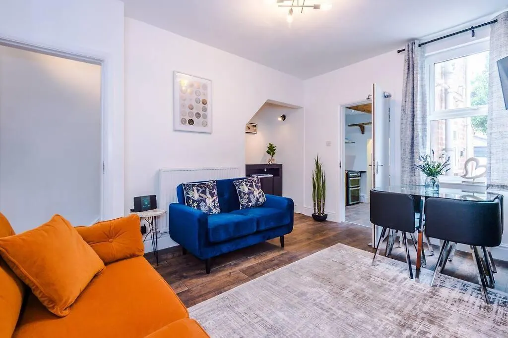 Holiday home Charming 3 Bed Home In The Garden Quarter, Chester United Kingdom